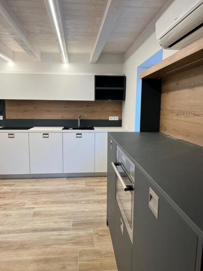 Absentia 1763 Garda Boutique Home - Lake Front برنزوني سول جاردا المظهر الخارجي الصورة