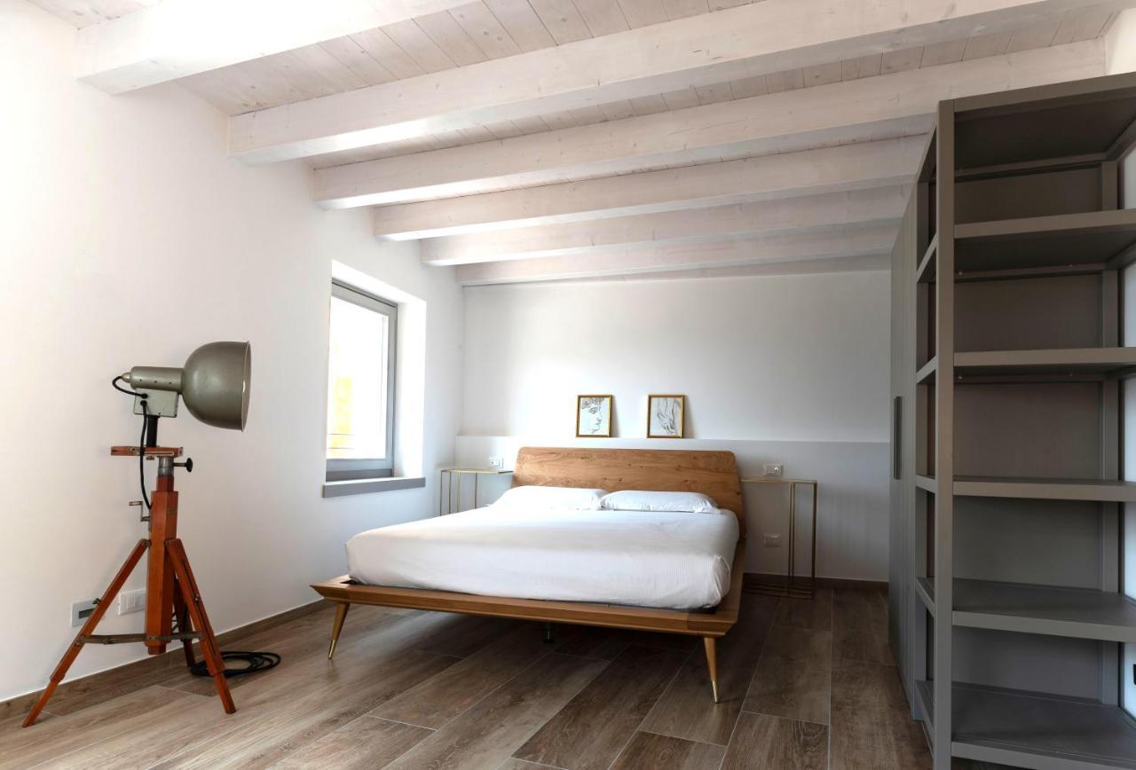 Absentia 1763 Garda Boutique Home - Lake Front برنزوني سول جاردا المظهر الخارجي الصورة