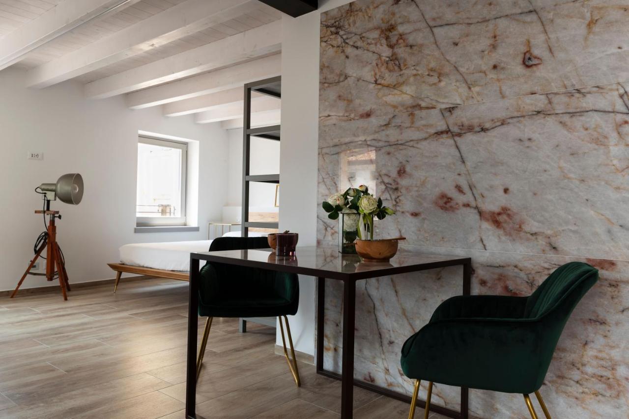 Absentia 1763 Garda Boutique Home - Lake Front برنزوني سول جاردا المظهر الخارجي الصورة